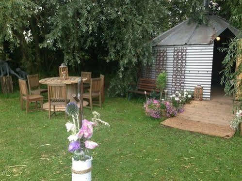 Skipbridge Farm Shepherds Huts Campground Green Hammerton Kültér fotó